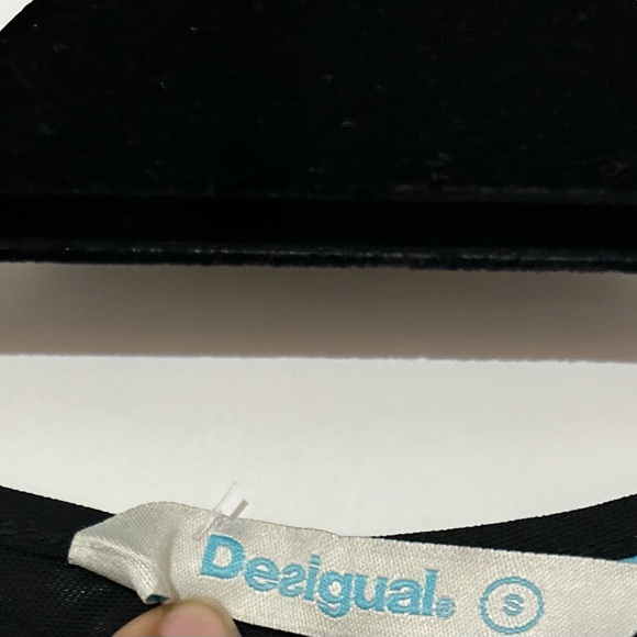 π NWOT DESIGUAL colourful top with sheer sleeves - Picture 6 of 8